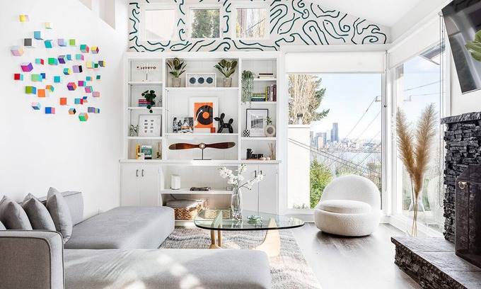 North Admiral Apartment | Urban Oasis: Bright Loft with City View Near Ferry