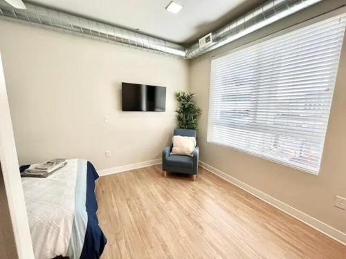 Downtown Des Moines Apartment | Urban Oasis Downtown Condo with Skywalk Access 5