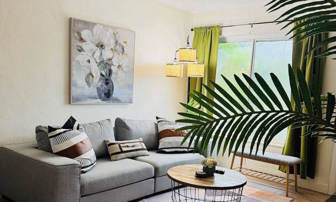 Coral Way Apartment | Urban Oasis Modern Comfort in Prime Location