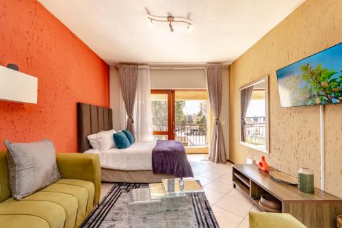 Lone Hill Apartment | Urban Oasis Studio with balcony in Fourways