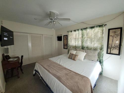 Crescent Lake Apartment | Urban Retreat at Crescent Lk