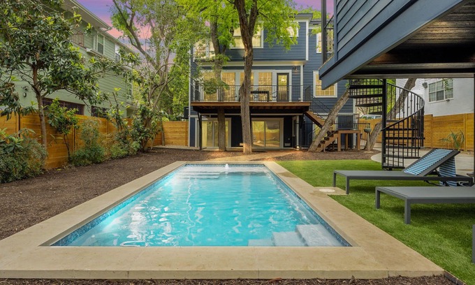 Clarksville House | UT Football Fave - Pool, Remodeled Historic Home!