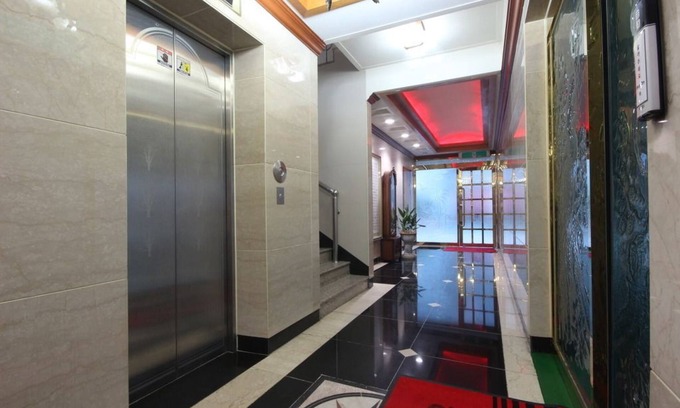 Gumi Hotel | Utopia Motel