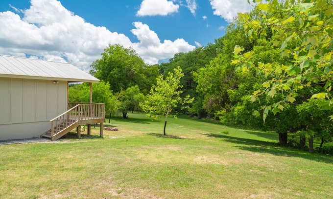 Utopia Cabin | Utopia River Retreat is a secluded paradise nestled along the Sabinal River in the Texas Hill Country.