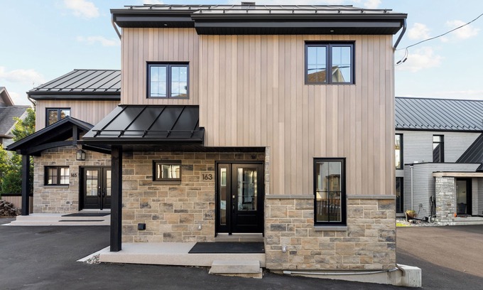 Bromont Ski Chalet | VÉLO/SKI IN/SKI OUT UN VRAI, 20 MÈTRES DE LA REMONTER DU MONT SOLEIL SKI BROMONT