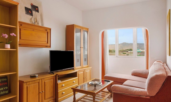 Las Palmas de Gran Canaria Apartment | Vacation Home 'Casa Ferro' with Mountain View, Balcony & Wi-Fi