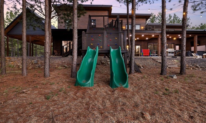 Pickens Cabin | Vacana S&P, Game Area, Fun Slide, Multi-Family Friendly