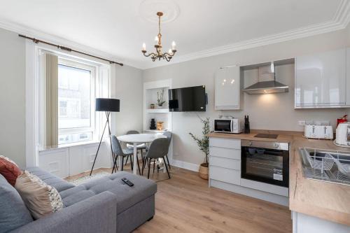 Hawick Apartment | Vacant Nest Central Location Wifi & Shops