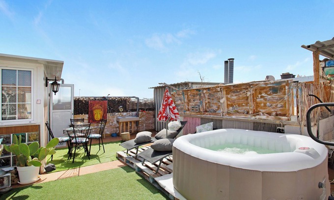 Castillo del Romeral Apartment | Vacation Apartment 'Casa Siryo' with Mountain View, Private Terrace and Wi-Fi