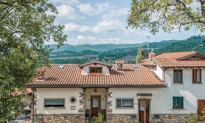 Pratovecchio Apartment | Vacation apartment 2 km above Pratovecchio: simple, functional furnishings; garden patio with barbec