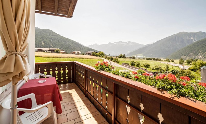 Burgusio Apartment | Vacation Apartment "Sonnenhof Sonnschein" with Mountain View, Terrace& BBQ