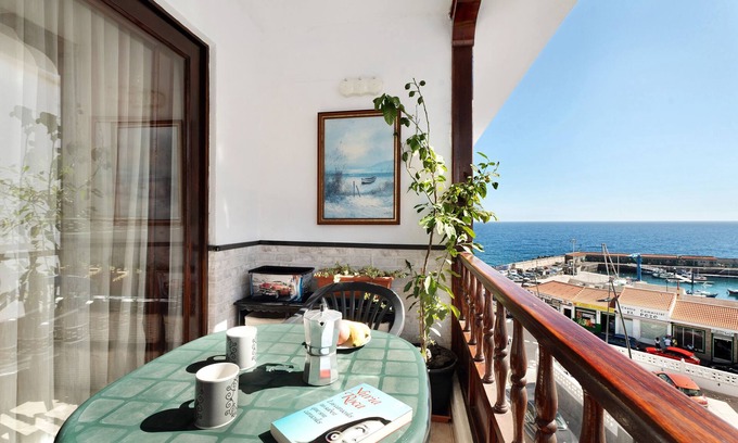 Candelaria Apartment | Vacation Apartment 'Apartamento El Descanso' with Sea View, Shared Pool and Wi-Fi