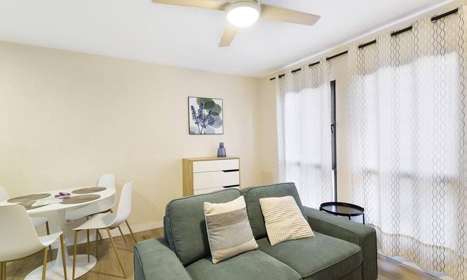 Playa de Arinaga Apartment | Vacation Apartment 'Apartamento Con Piscina Arinaga' with Shared Pool and Wi-Fi