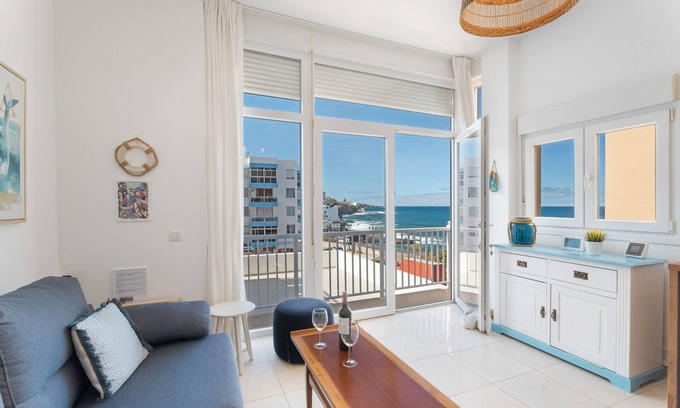 Bajamar Apartment | Vacation Apartment 'Atlantic Sunsets By Agüita Salada' with Sea View, Balcony and Wi-Fi