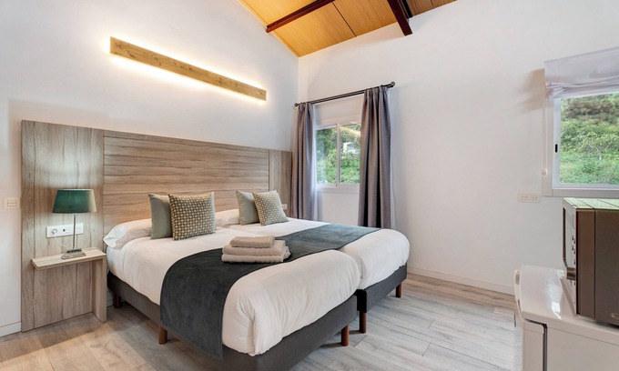 Tegueste Apartment | Vacation Apartment 'Casa Lomo El Aire Flamboyan' with Sea View, Pool and Wi-Fi