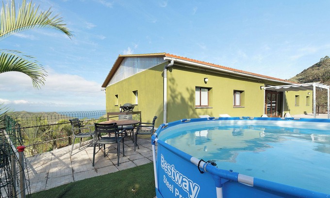 Tegueste Apartment | Vacation Apartment 'Casa Lomo El Aire Sterlizia' with Sea View, Shared Pool and Wi-Fi