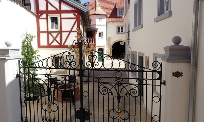 Grosskarlbach Apartment | Vacation apartment "Kirschgarten" in the old winery