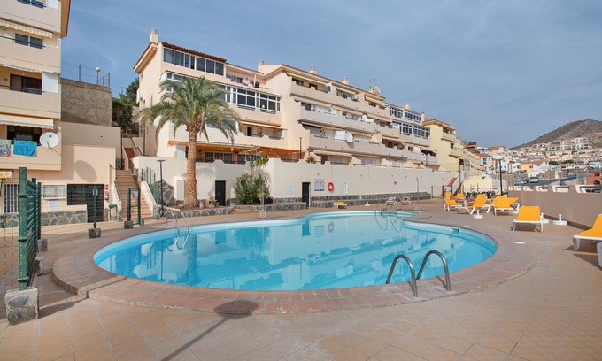 Patalavaca Apartment | Vacation Apartment 'Estrella Del Mar Vista Al Puerto' with Sea View, Wi-Fi and Air Conditioning