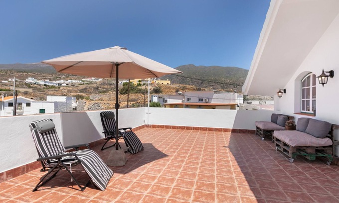 La Sabinita Apartment | Vacation Apartment 'Casa Abona' with Sea View, Private Terrace and Wi-Fi