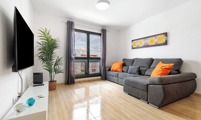 Melenara Apartment | Vacation Apartment 'La Calma En Playa De Salinetas' with Wi-Fi