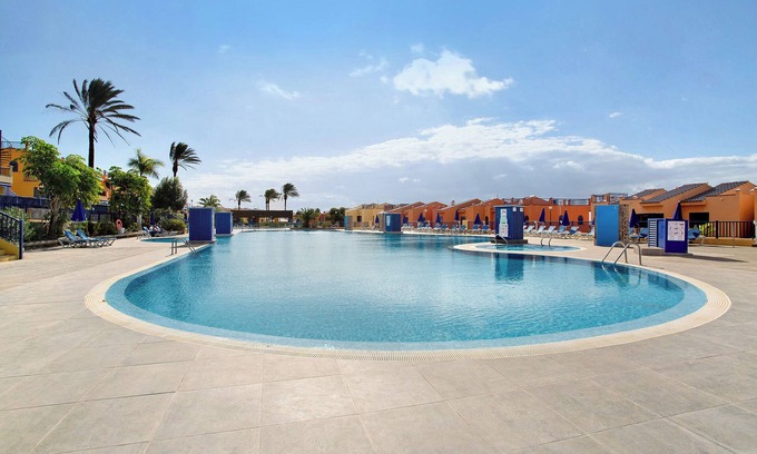 Costa Meloneras Apartment | Vacation Apartment 'Meloneras 1' with Shared Pool, Wi-Fi and Air Conditioning