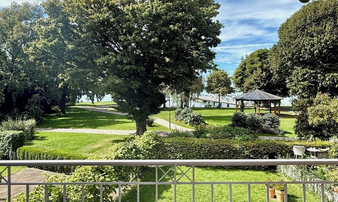 Nonnenhorn Apartment | Vacation apartment Residenz am See - exclusive apartment in the first row with balcony and