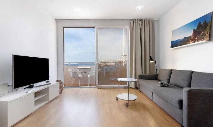 Melenara Apartment | Vacation Apartment 'Suite Playa Y Mar - Sea View' with Balcony, Wi-Fi and Air Conditioning