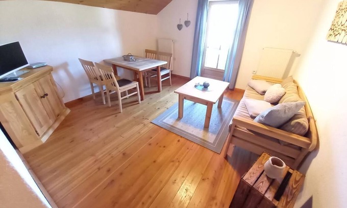 Riedlhutte Apartment | Vacation apartment Veilchen on the upper floor for up to 2 people