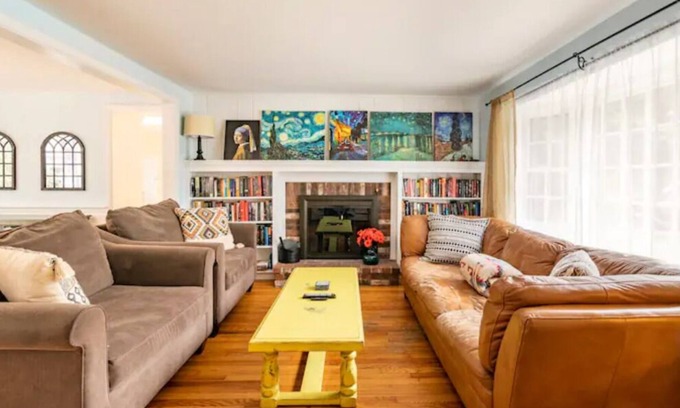 Harwich Center House | Vacation comfortably near the warm waters of the Nantucket Sound beaches!