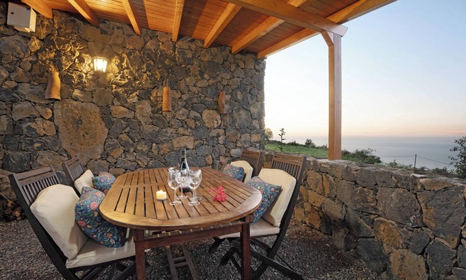 Las Rosas House | Vacation Home 'El Nogal' with Sea View, Private Terrace and Wi-Fi