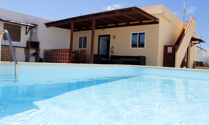 Puerto del Rosario House | Vacation Home 'Casa Vieja' with Mountain View, Private Pool and Wi-Fi