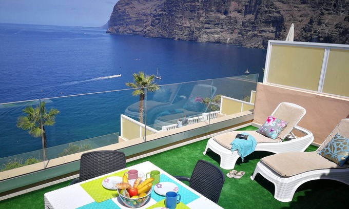 Los Gigantes Apartment | Vacation Home: GIANTS AT YOUR FEET
