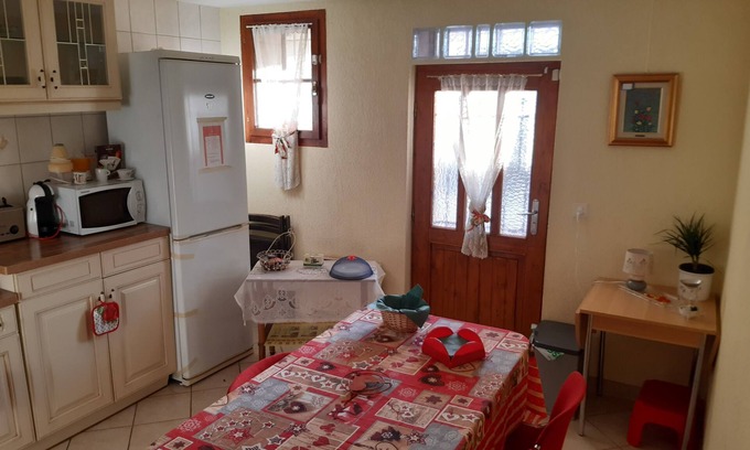 Montreux Apartment | Vacation home 1 minut lake, with parking pay per reservation
