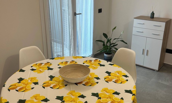 Brucoli House | Vacation home a stone's throw from the sea. Ideal for families, couples and groups of friends