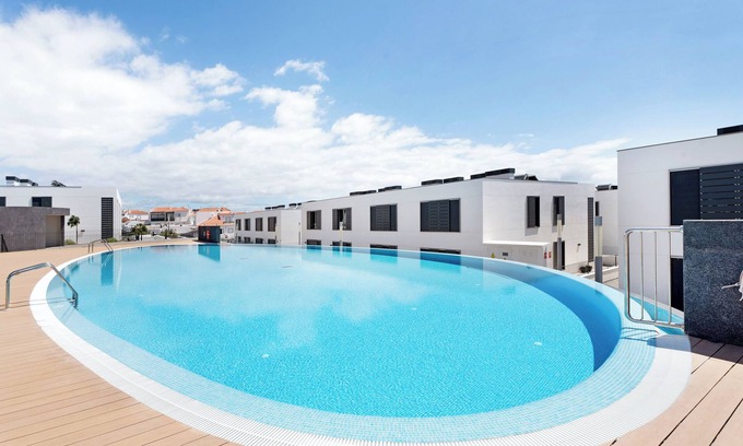 Los Gavilanes House | Vacation Home 'Abades Southern Paradise' with Mountain View, Shared Pool and Private Terrace