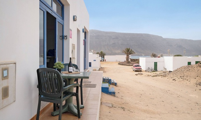 Caleta de Sebo House | Vacation Home 'Apartamento Callao, La Graciosa' with Sea View and Wi-Fi