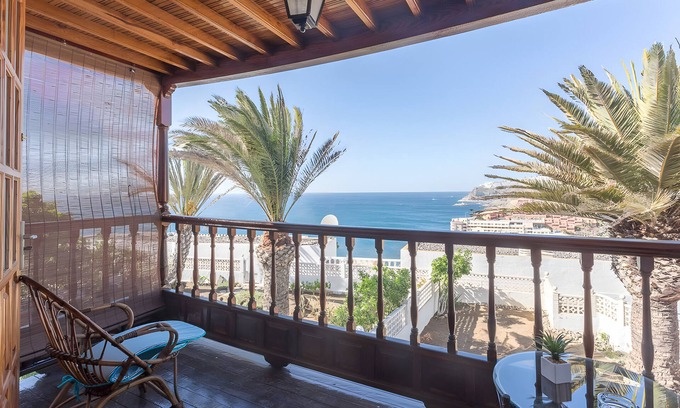 Balito House | Vacation Home 'Atardecer En Caideros' with Sea View, Shared Pool and Wi-Fi