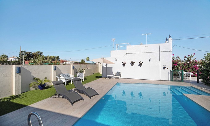 Chipiona House | Vacation Home Beautiful Traditional House with Pool, Wi-Fi, A/C, Terrace & Garden