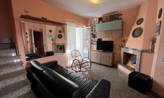 Campo Ascolano Apartment | Vacation home by the sea with garden and near Rome