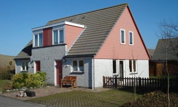 Wemeldinge House | Vacation home by the sea, with Sat.-TV, telephone, WLan, large balcony. Terrace and barbecue, 4 bicycles