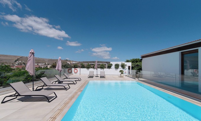 Telde House | Vacation Home 'Cala - Finca La Suerte Grande' with Mountain View, Private Terrace and Wi-Fi