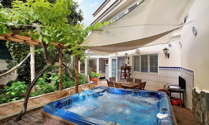 Teror House | Vacation Home 'Carmelo Y Carmela 1' with Private Terrace, Private Garden and Wi-Fi