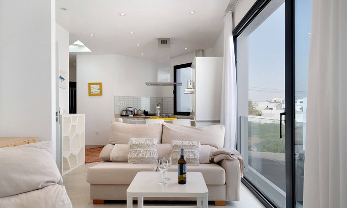 Arrieta House | Vacation Home "Casa Anclada Alta en Arrieta" with Shared Garden & Wi-Fi