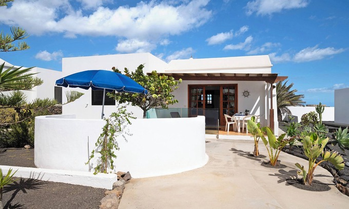 Charco del Palo House | Vacation Home "Casa Drago" with Sea View, Private Terrace & Wi-Fi