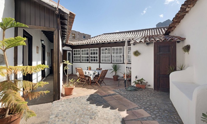 Vallehermoso House | Vacation Home "Casa Rural El Palmar" with Mountain View, Private Terrace & Wi-Fi