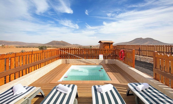 Triquivijate House | Vacation Home 'Casa Glory' with Mountain View, Wi-Fi and Air Conditioning