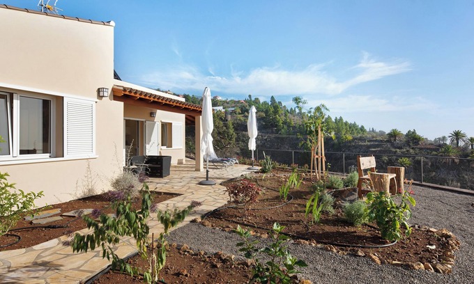 Tijarafe House | Vacation Home "Casa Inti" with Sea View, Private Garden & Wi-Fi