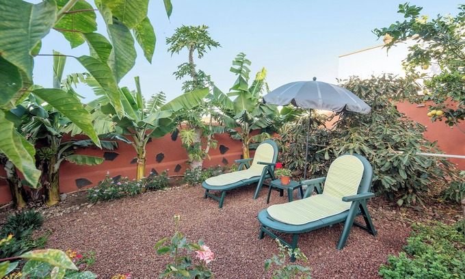 Buen Paso House | Vacation Home "Casa Teresa" with Mountain View, Private Garden & Wi-Fi