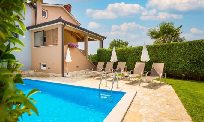 Jakovici House | Vacation home Cvitan by Interhome