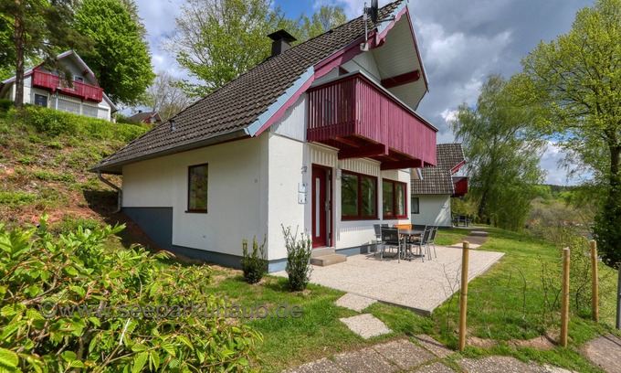 Kirchheim House | Vacation home, detached - lake view - 6 persons - comfortably furnished.